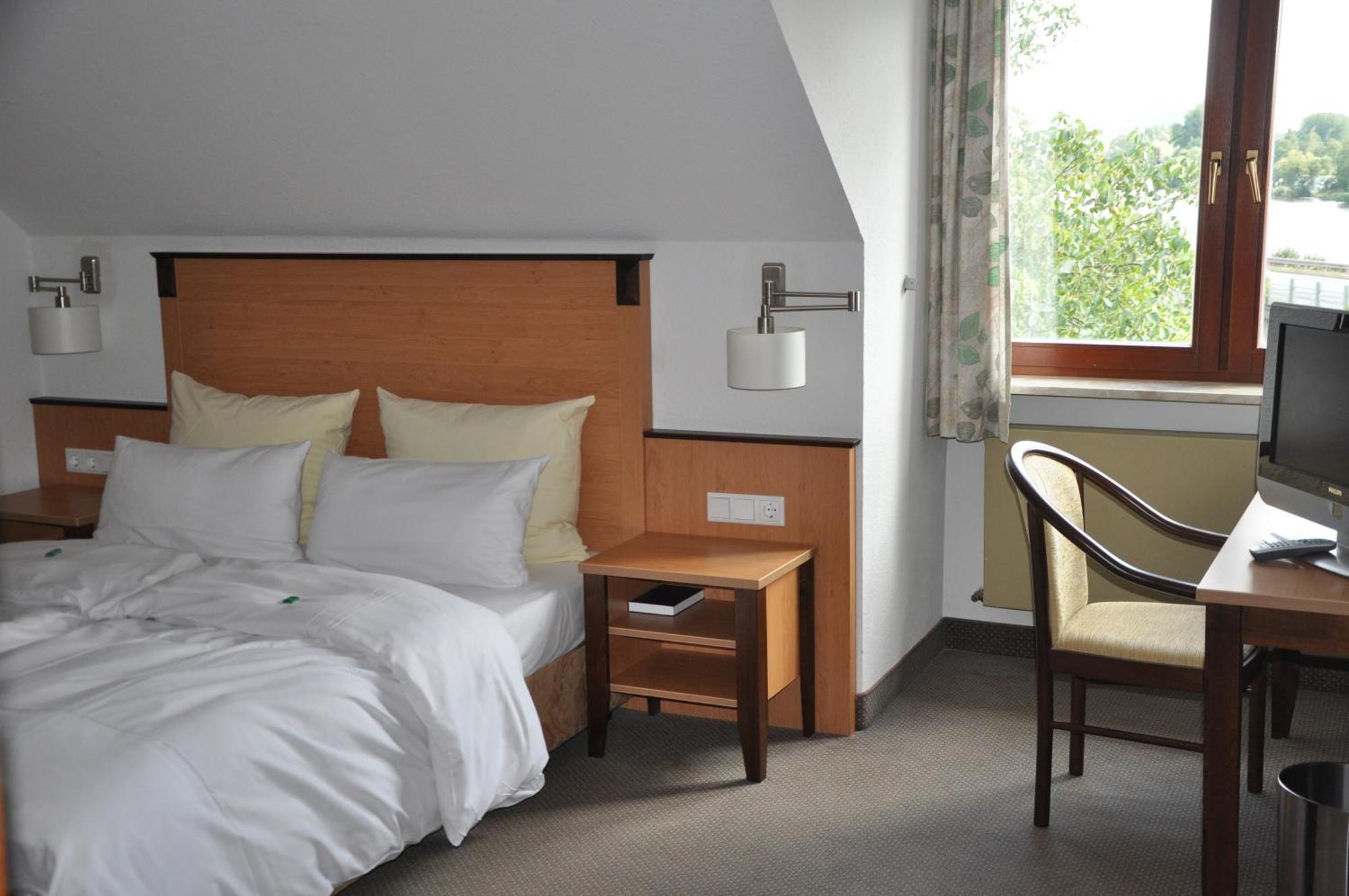 Hotel Gasthof Vogelsang Zellingen Esterno foto